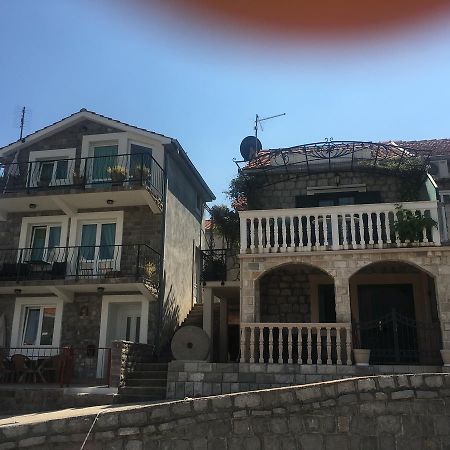 Studio Apartments Krasici Tivat Eksteriør billede