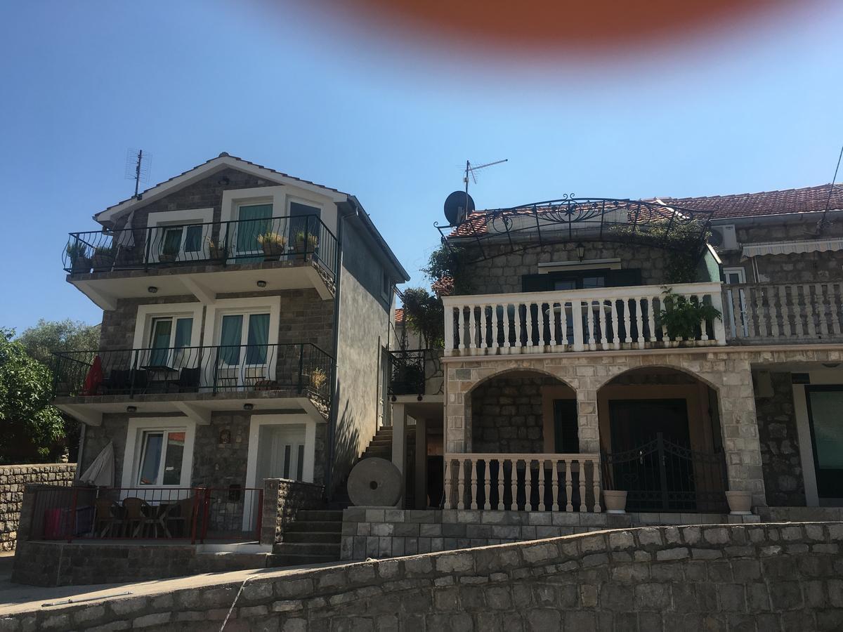Studio Apartments Krasici Tivat Eksteriør billede